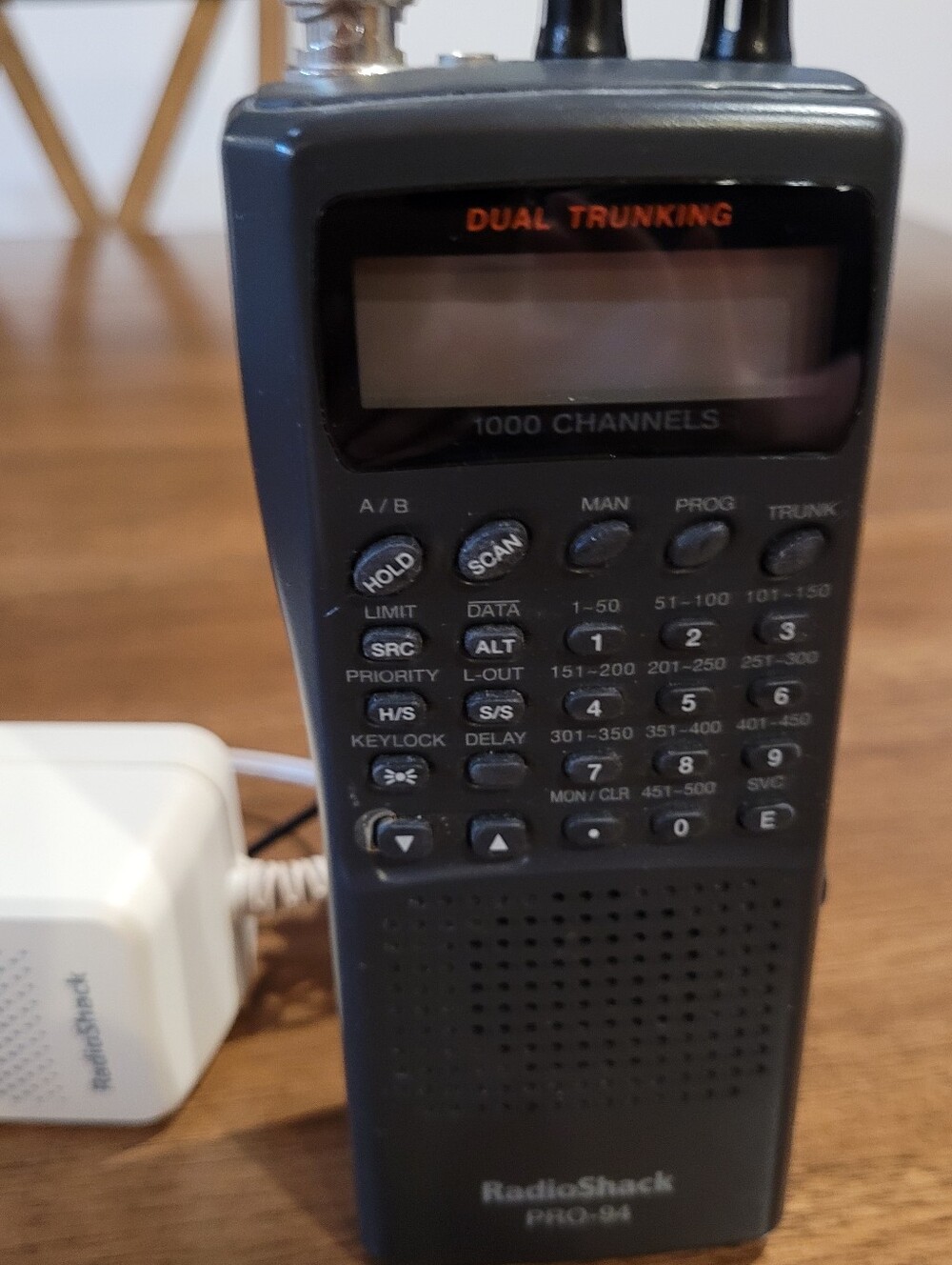 PRO-94 Portable Scanner Radio. Radio Shack. Dual Trunking. Handheld.
